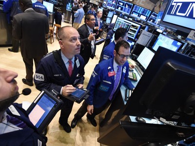 Dữ liệu việc làm tại Mỹ yếu kém, giới đầu tư xả hàng